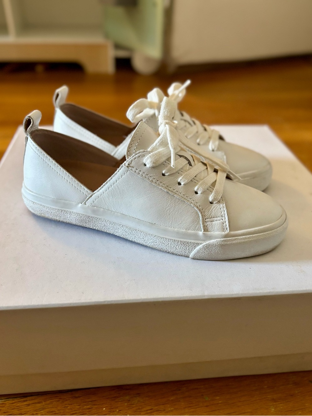 Lucky Brand Dansbey Sneaker Leather White US 5.5 M/36
